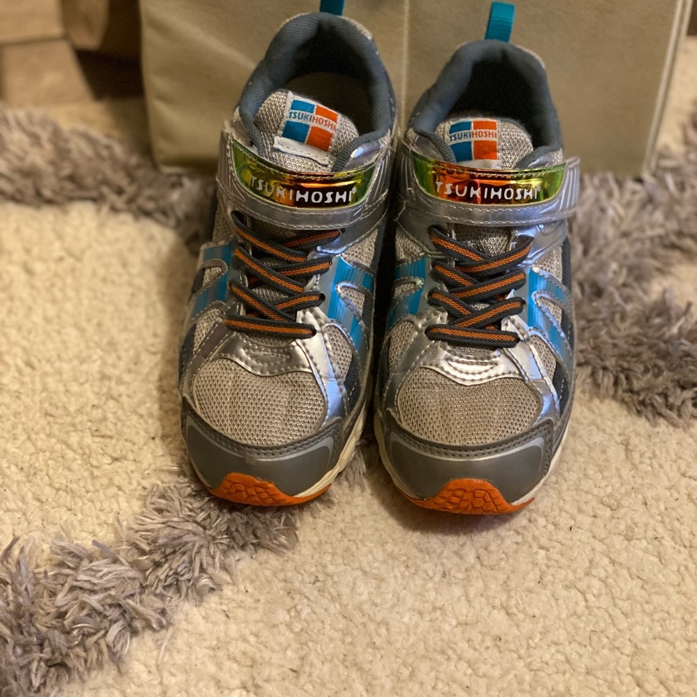 Boys shoes